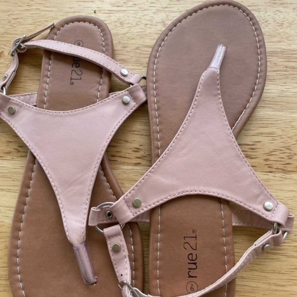 Rue 21 light pink faux leather sandals‎ size  9 NWOT